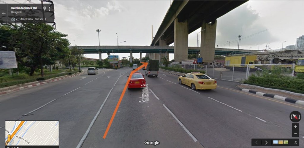 เมื่อตรงมาสุดจะสังเกตได้ว่าถนนพระราม 3 จะติดริมน้ำ เมื่อถึงแยกให้เลี้ยวขวา (ภาพ via: Google Map) 