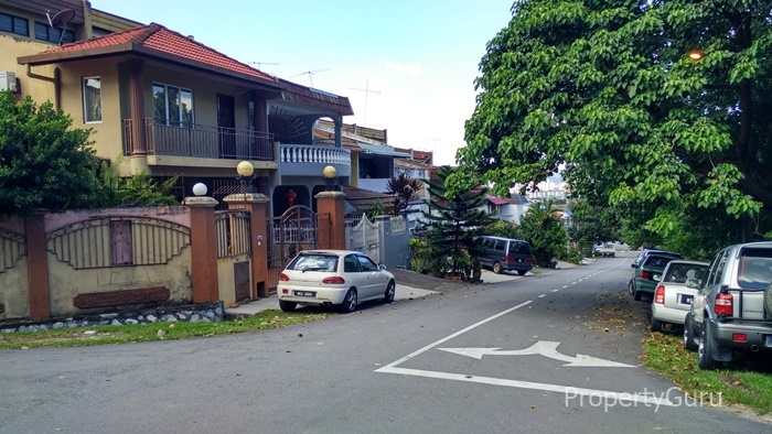 006Q3- Beautiful neighbourhood