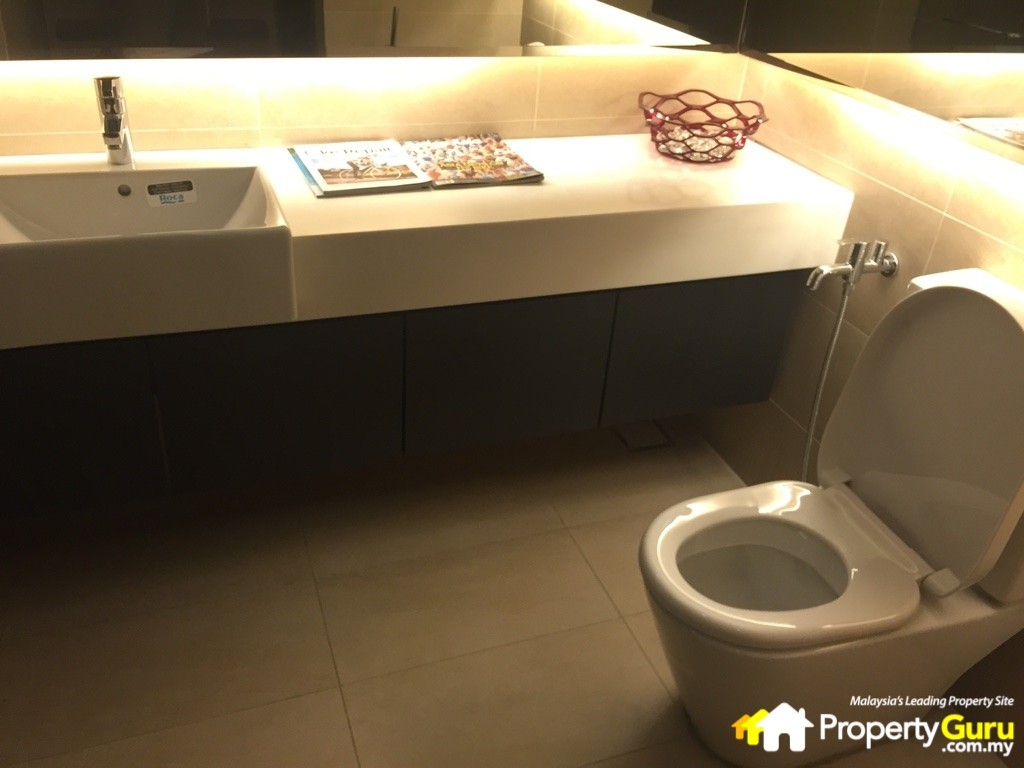 011 Opus - Master Bathroom