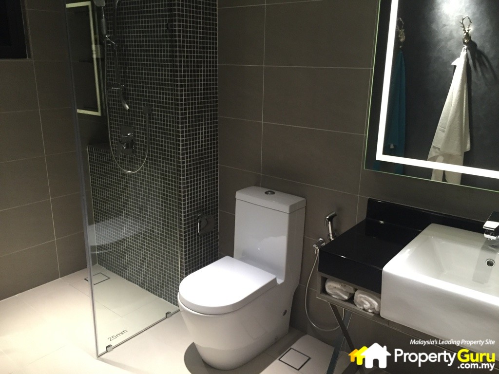 017 V Residence Suites - Bathroom