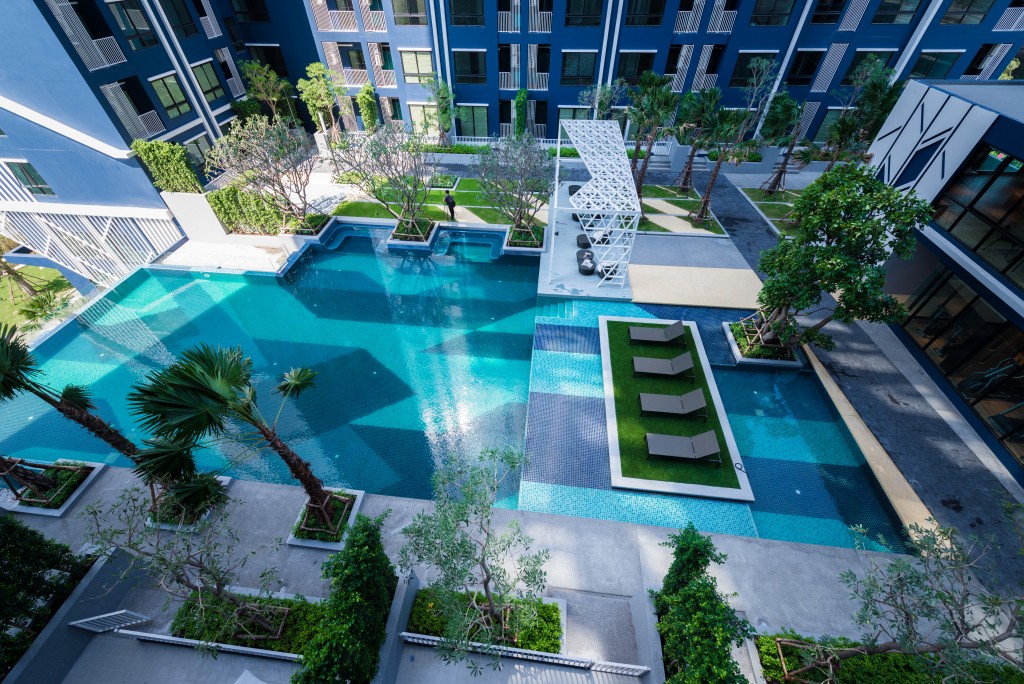 ขยับไปที่ชั้น 4 เป็นชั้นสิ่งอำนวยความสะดวกต่างๆ ประกอบไปด้วย จากุซซี่, สระว่ายน้ำความยาว 29 เมตร