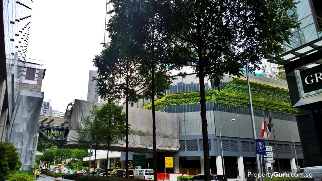 Cairnhill Nine and Paragon link bridge