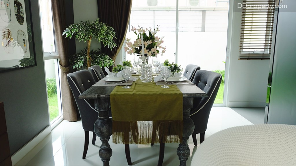 โซนรับประทานอาหารสามารถจัดวางโต๊ะทานอาหารขนาด 6 ที่ได้