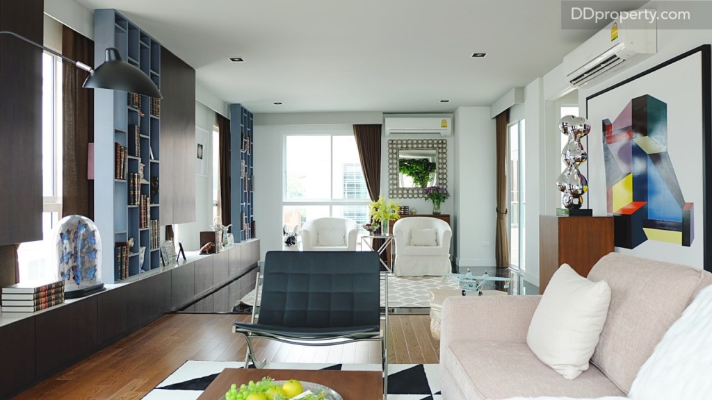 ผู้อยู่อาศัยสามารถติดตั้ง partition แบบบานเลื่อนหรือม่านเพื่อกั้นห้องให้เป็นสัดส่วน และความเป็นส่วนตัวระหว่างโซนได้