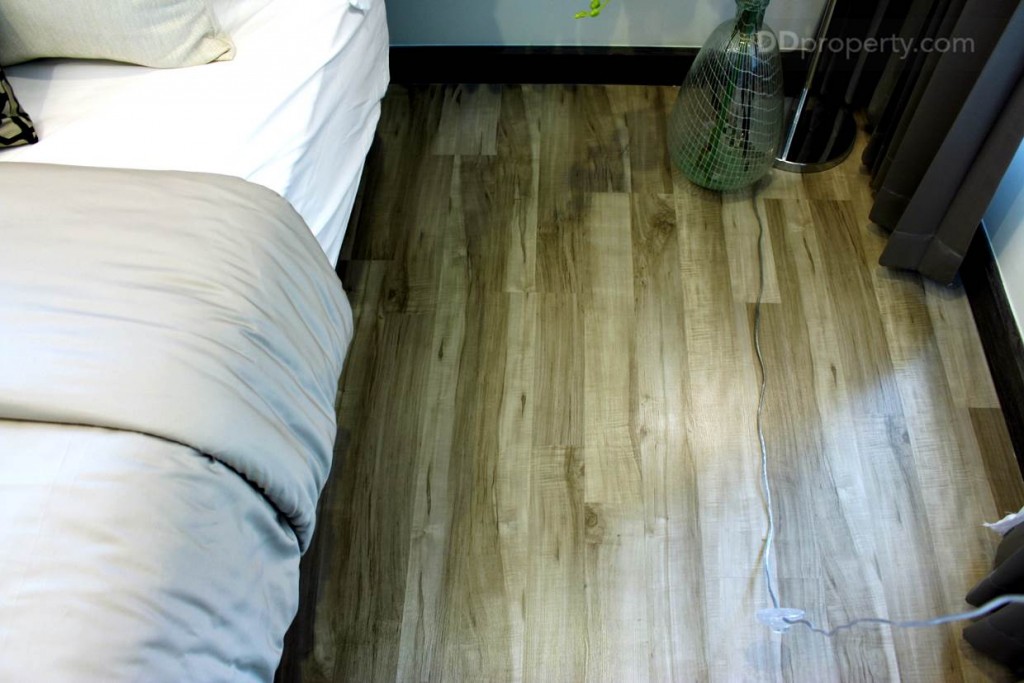 พื้นที่และความกว้างด้างข้างเตียงขนาดนี้โดยทั่วไปจะเป็นพื้นที่โต๊ะทำงาน