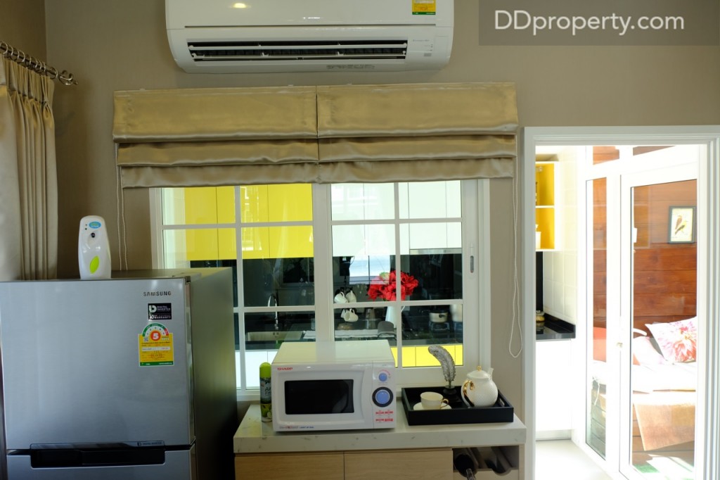 จากจุดเตรียมเครื่องดื่มนี้ติดกับหน้าต่างที่มองออกไปจะเป็นส่วนของครัวไทย