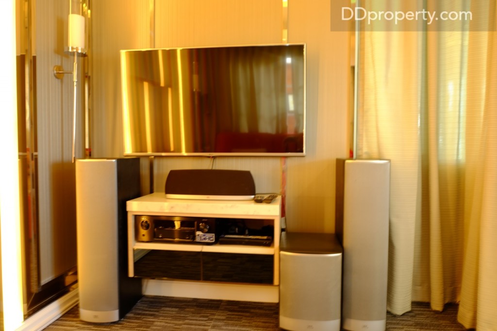 ทางโครงการเลือกแต่งห้องนี้เป็นห้องโฮมเธียเตอร์