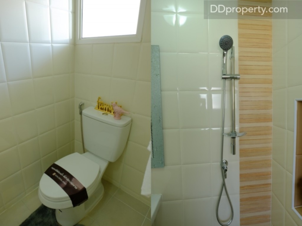 ห้องน้ำชั้น 1 จะมีอุปกรณ์ shower ติดตั้งให้เช่นกัน สุขภัณฑ์ทั้งหมดที่ให้เป็นแบรนด์ Englefield