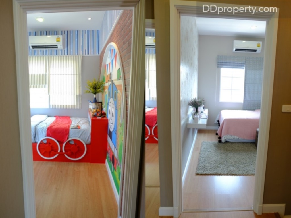 จากจุดตรงบันไดฝั่งขวาจะเป็นห้องนอนเล็ก 2 ห้อง