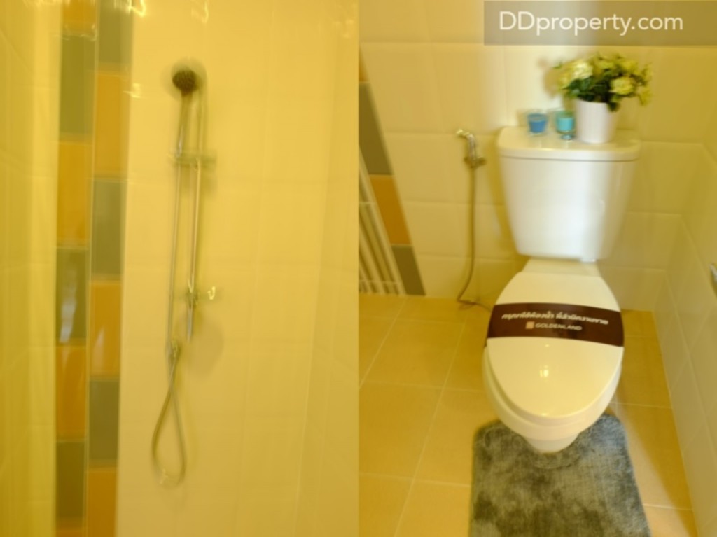 ห้องน้ำบนชั้น 2 สุขภัณฑ์และอุปกรณ์ shower ทางโครงการให้แบรนด์ Englefield