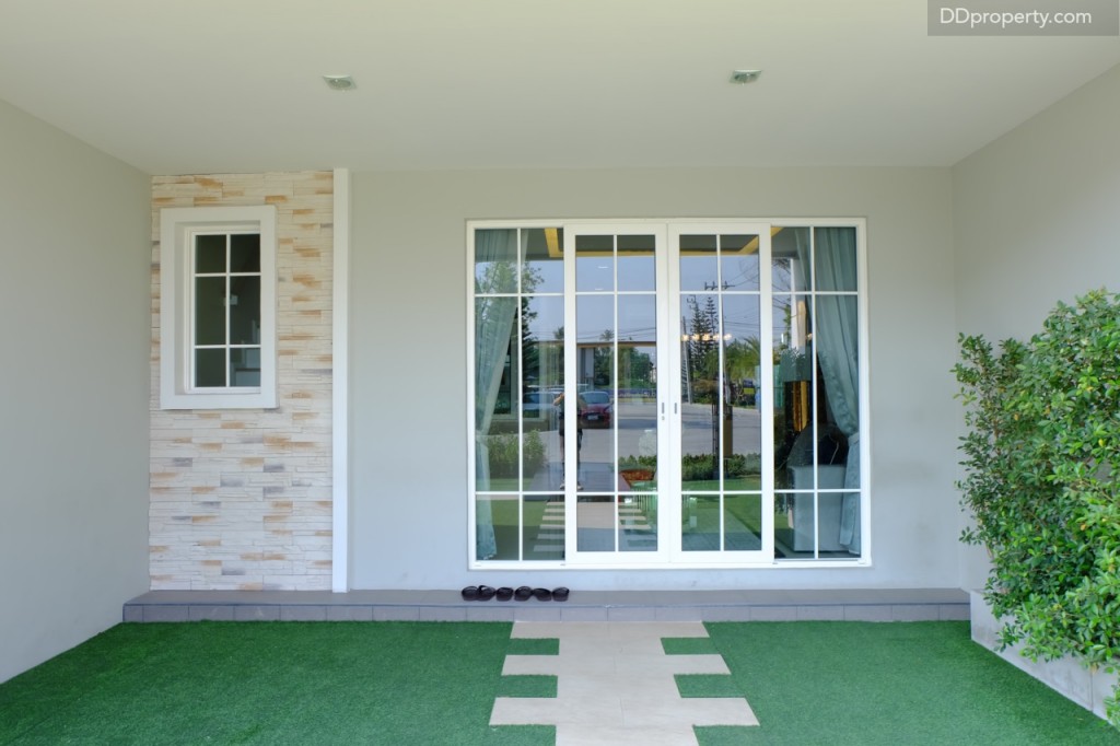 พื้นที่จอดรถสามารถจอดได้ 2 คล้ายกับแบบบ้าน Kensington