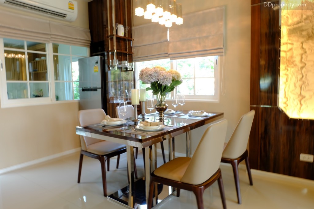 โซน dining สามารถจัดวางโต๊ะรับประทานอาหารสำหรับ 4-6 คนได้
