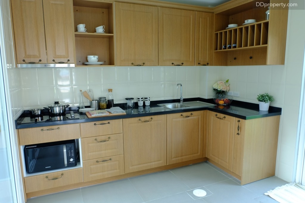 พื้นที่หลังบ้านสำหรับครัวไทย โครงการทำการกั้นห้องไว้ให้แต่ไม่ได้ให้งานบิ้ลท์อินครัวมาด้วย