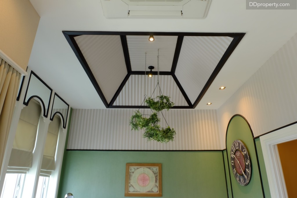 ความสูงเพดานของชั้นสอง 2.7 เมตร