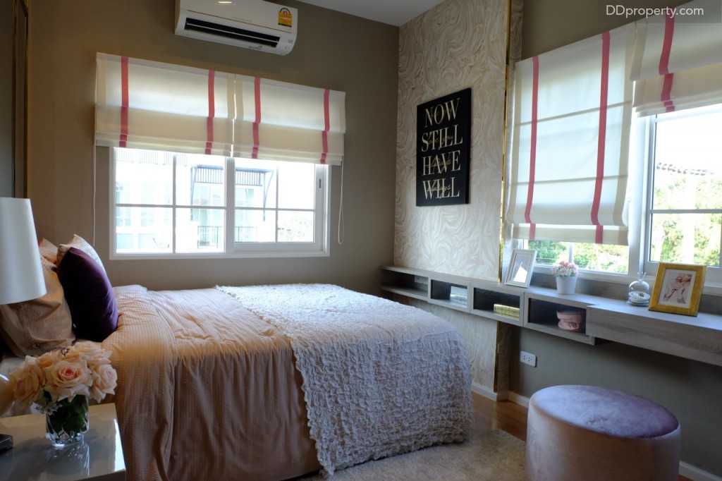 ห้องนอนนี้จะมีขนาดห้องกว้างกว่าห้องริมซ้ายสุด คือมีขนาด  4x2 เมตร