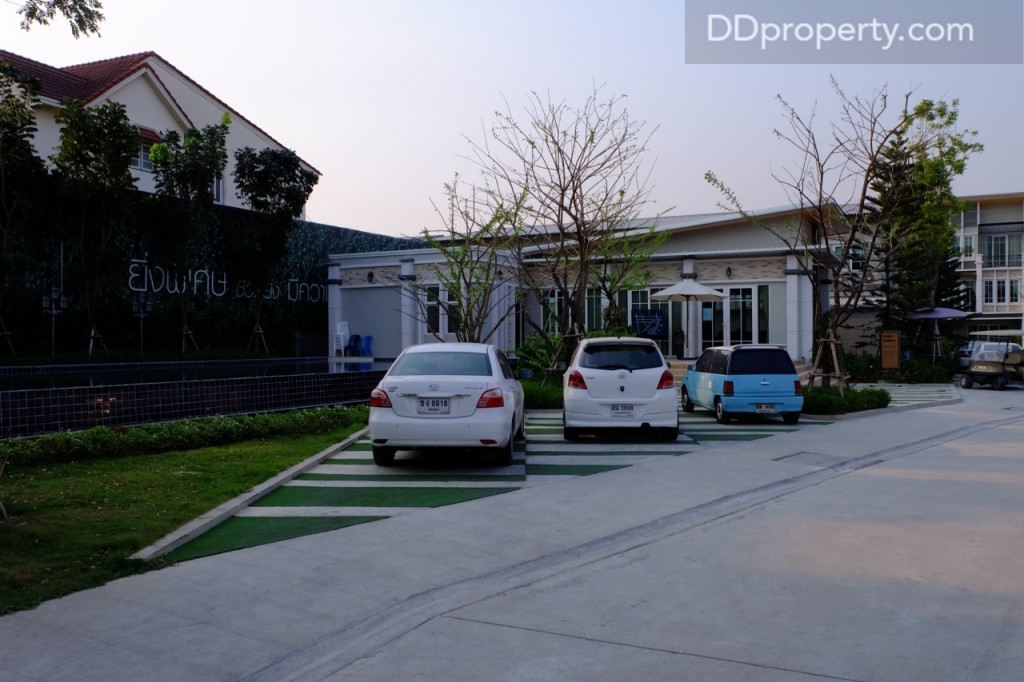 ถนนทางเข้าโครงการกว้าง 16 เมตร