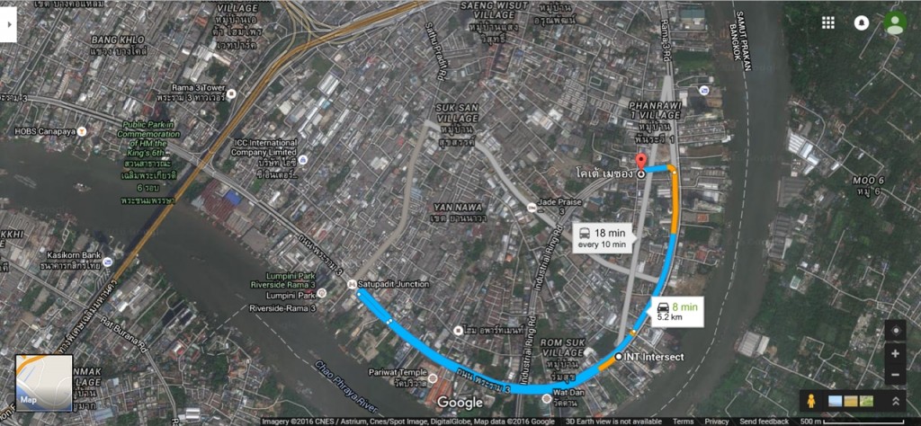 Intersection หรือ INT เป็นคอมมูนิตี้มอลล์ที่รวมร้านอาหารชื่อดัง อาทิ HOBs, After You และร้านอาหารญี่ปุ่น Kasa (ตั้งอยู่ใกล้กับธนาคารกรุงศรีฯ สำนักงานใหญ่)