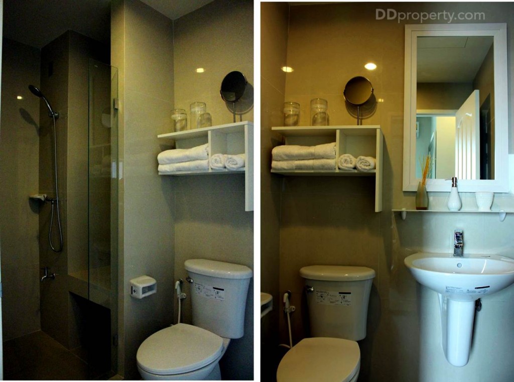 พื้นที่ภายในห้องน้ำเป็นแนวยาว สะดวกในการใช้งานมีทั้งกระจกชั้นวางของแบบบิวท์อินลอยตัว