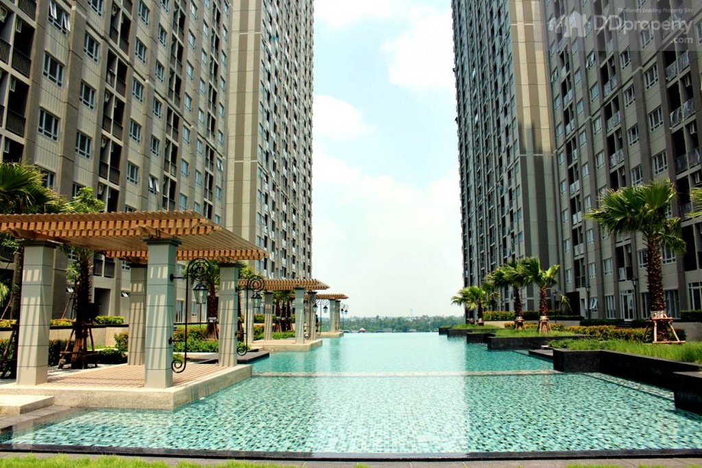 สระว่ายน้ำสไตล์ “คลาสสิก โคโลเนียล” บริเวณชั้น 6