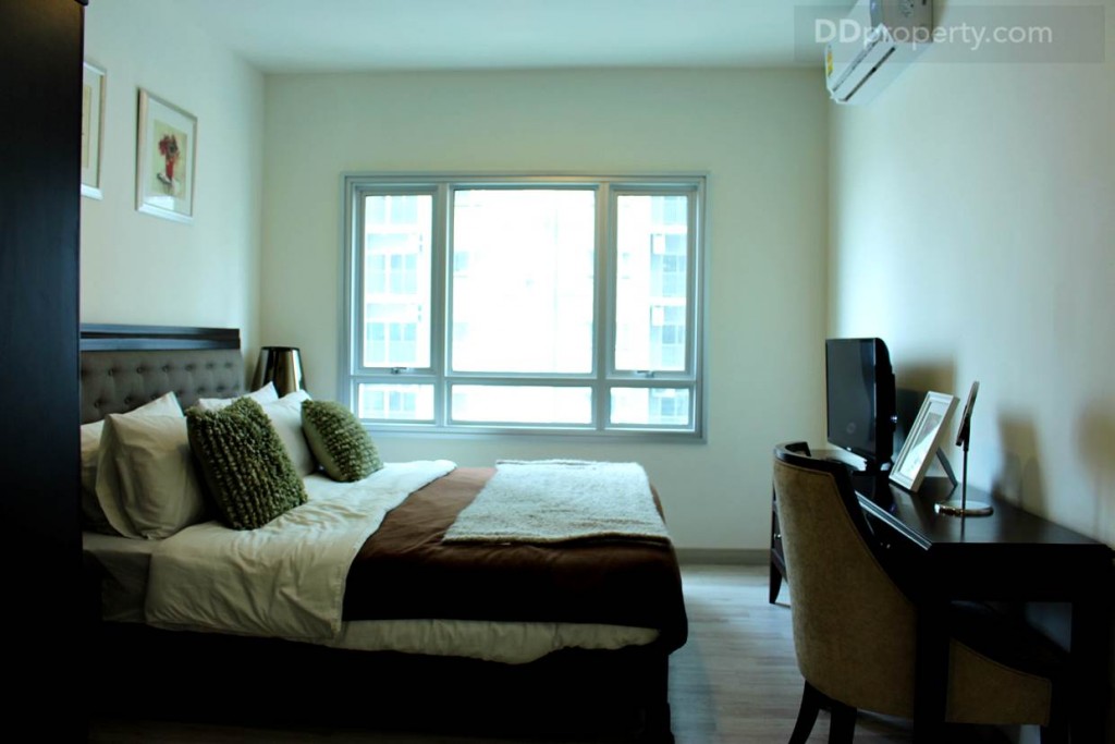 ห้องนี้จะเป็นห้องนอนใหญ่แต่กับดูมีพื้นที่น้อยกว่าห้องนอนเล็กนิดหน่อย