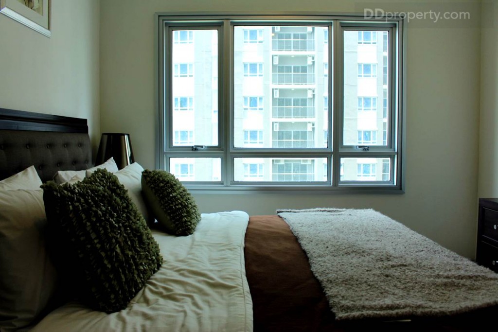 หน้าต่างภายในห้องนอนยังคงเป็นหน้าต่างบานกระทุ้ง ซึ่งเป็นแบบที่ใช้เหมือนกันในทุกๆ ยูนิตของโครงการ