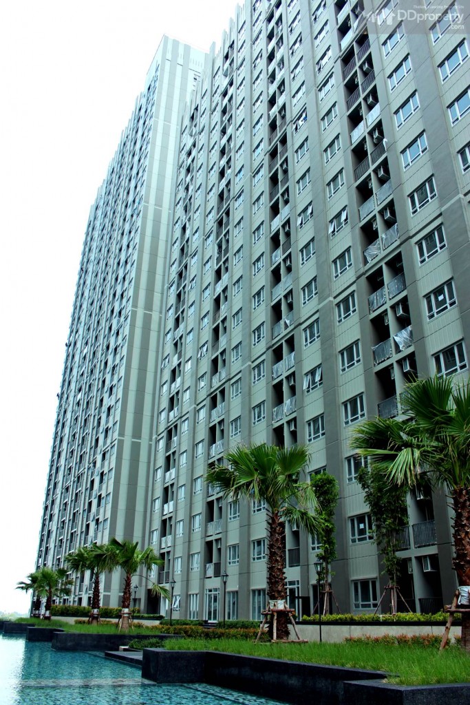 มุมมองฝั่งขวามือจะเป็นตึก B และ D ห้องที่อยู่บริเวณชั้น 6 ของตึก A และ B ฝั่งสระว่ายน้ำ สามารถเดินออกมาจากห้องแล้วไปยังพื้นที่ส่วนกลางได้เลย