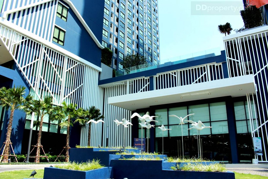 ด้านหน้าทางเข้าตัวอาคาร A