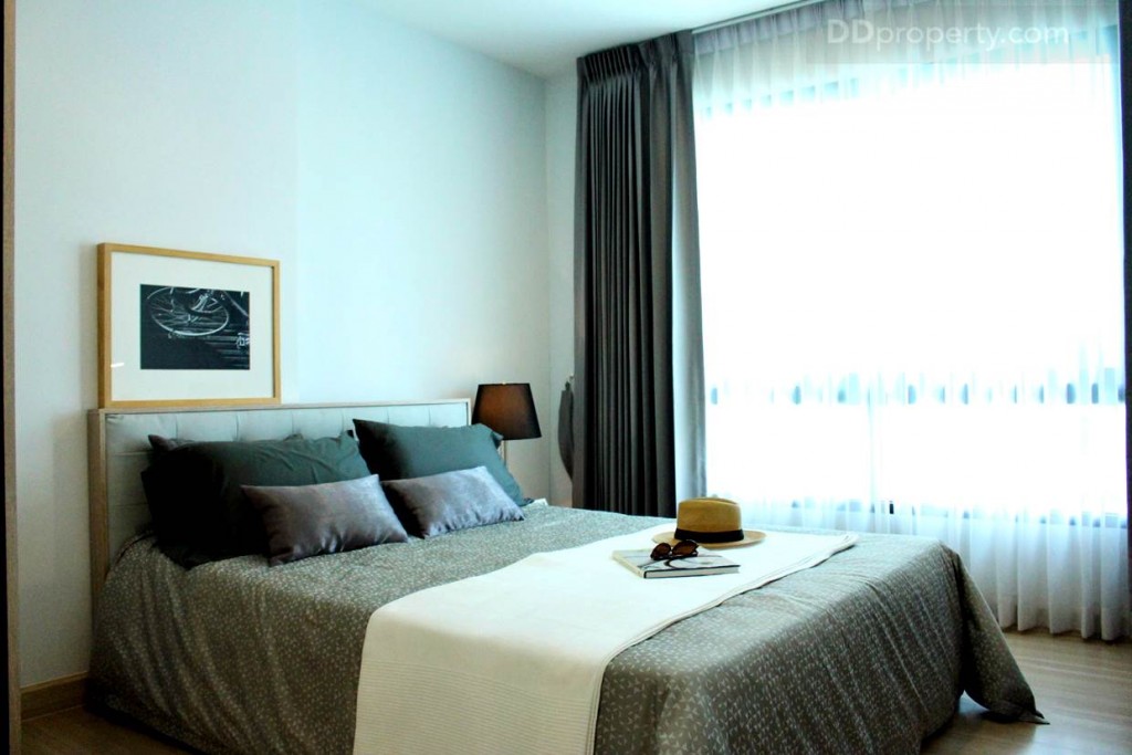 ห้องนอนดูกว้างขึ้นมากเมื่อเทียบกับห้องแรก