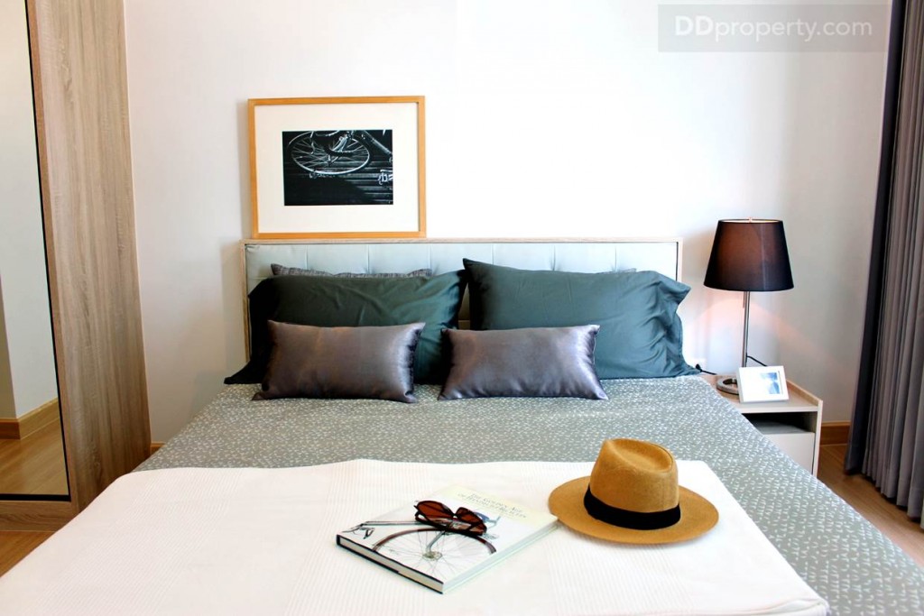 ตัวห้องนอนมีขนาดกว้างขึ้นทำให้สามารถวางเตียงขนาด 6 ฟุตได้สบาย แต่ที่โครงการให้จะเป็นแบบ 5 ฟุต