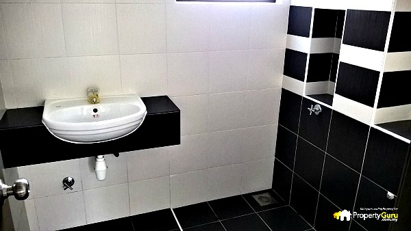 Seri Austin 2nd bathroom