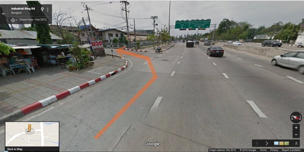 เลี้ยวซ้ายเพื่อเข้าซอยนนทรี สังเกตจะมีสะพานข้ามคลองข้างหน้าปากซอย