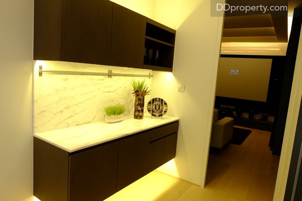 ฝั่งซ้ายของชั้น ที่ 2 จะเป็นทางเข้าสู่ห้องอเนกประสงค์อีกห้อง