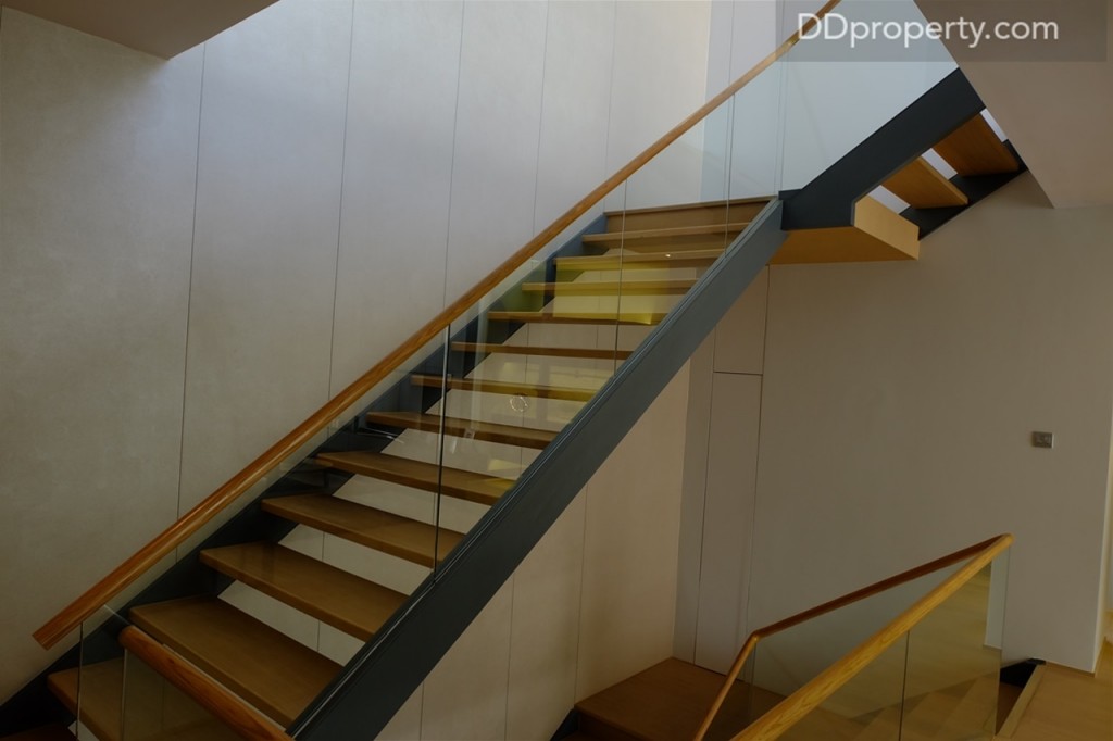 บันได้ขึ้นไปสู่ชั้น 3