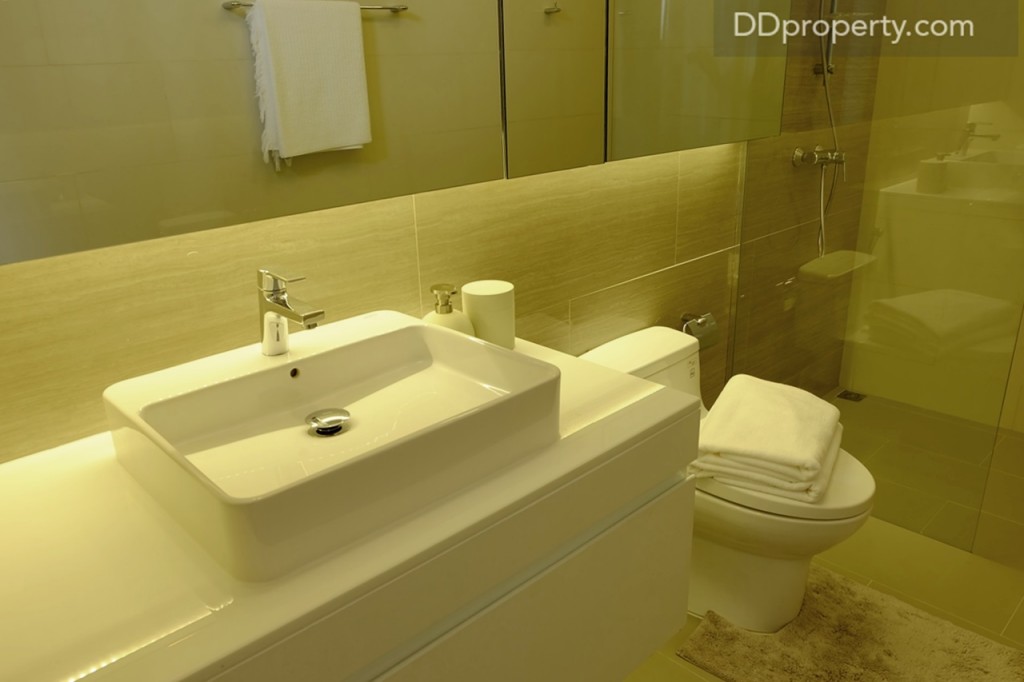 ห้องน้ำส่วนตัวในห้อง ริมซ้ายมือของชั้น 3