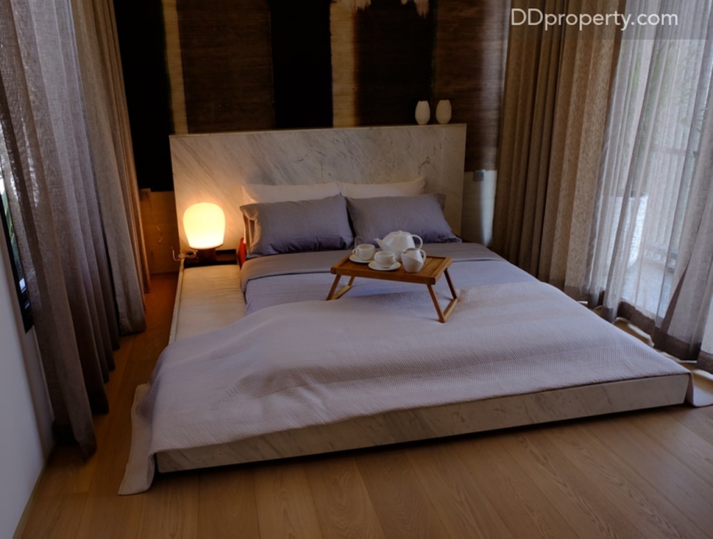 เตียงนอนโครงการให้ไอเดียเลือกวางเตียงสไตล์ญี่ปุ่น หัวเตียงเป็นหินอ่อน