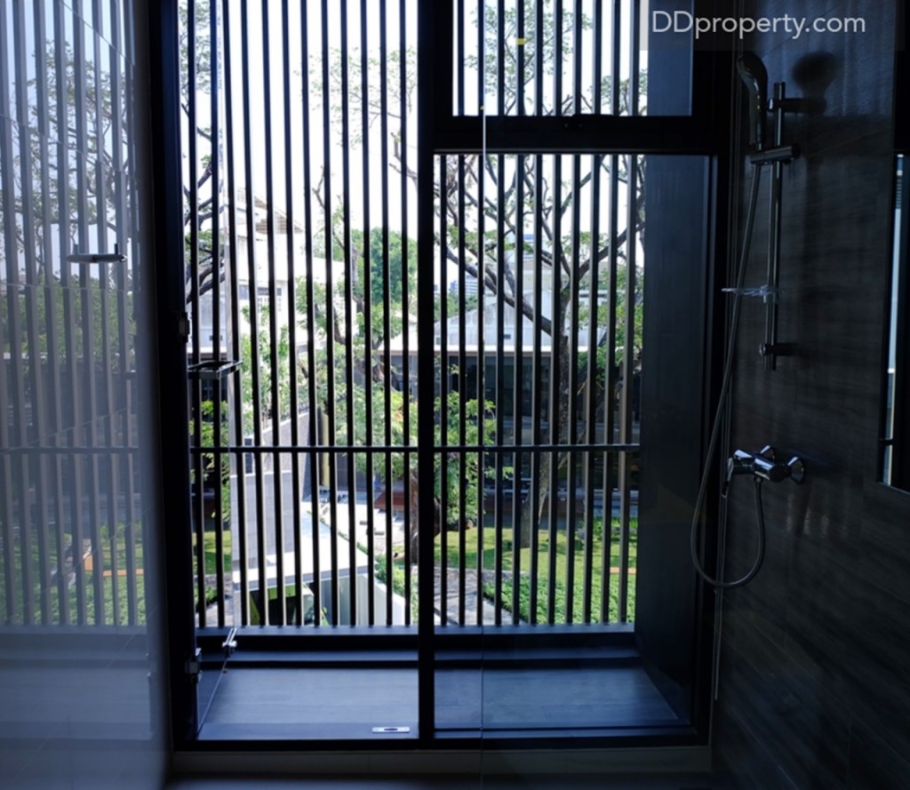 ตรงจุดอาบน้ำโครงการติดตั้งมูลี่มาให้ ฝักบัวเป็นแบรนด์ Toto