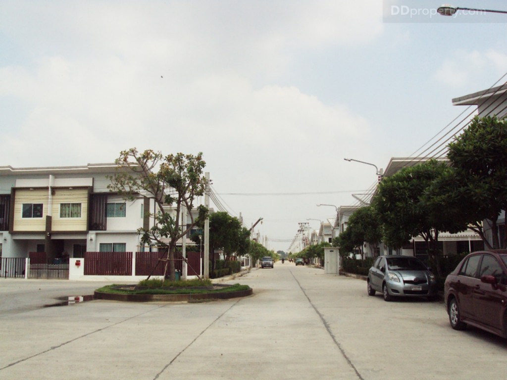 The Modish Bang Bua Thongp32-024