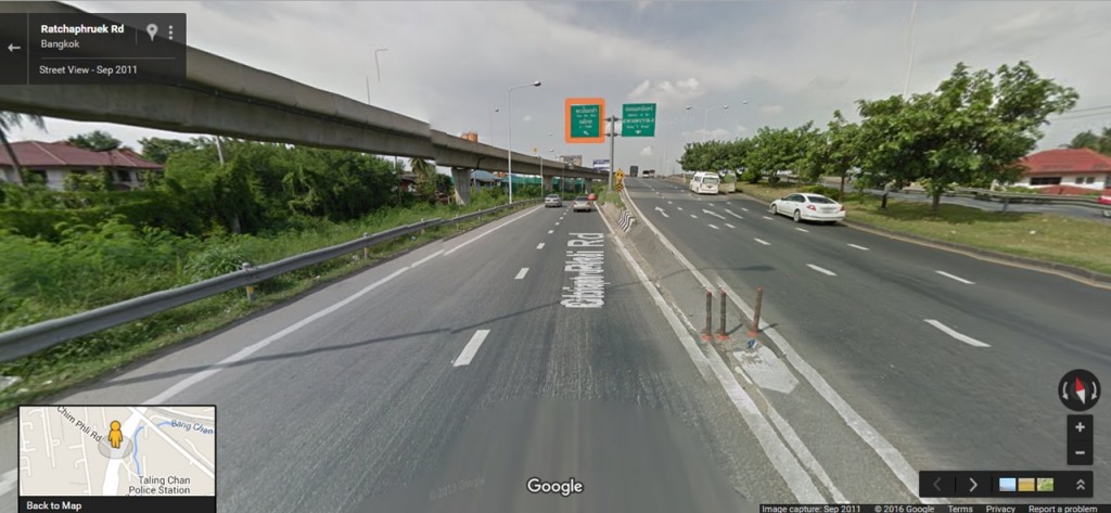 เมื่อลงสะพานมาให้ชิดซ้ายเพื่อกลับรถไปยังปิ่นเกล้า