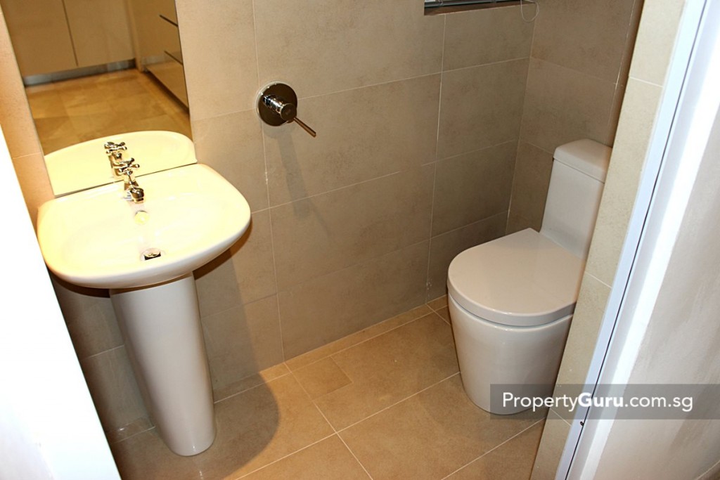 kingsford hillview peak water closet 1