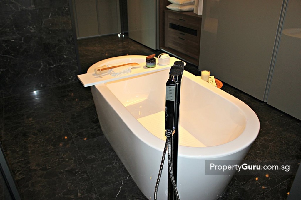 leedon residence bath tub
