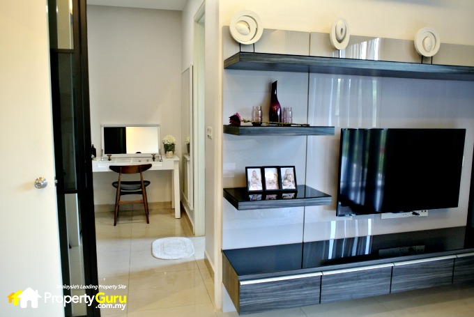 15 B Master bedroom walk in dresiing