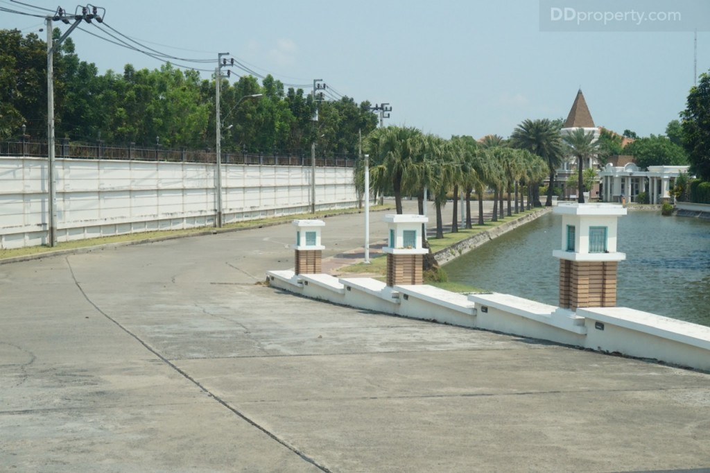 2 Pieamsuk Pinklao KanjanapisekDSC08062-001