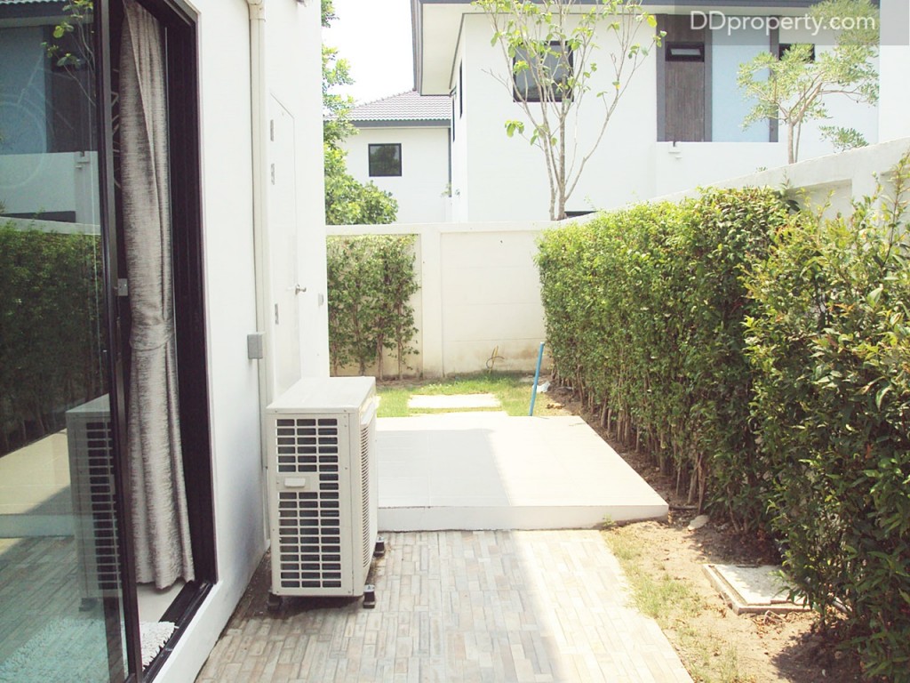 ส่วนซักล้างหลังบ้านมีให้เรียบร้อย รวมถึงห้องเก็บของด้วย