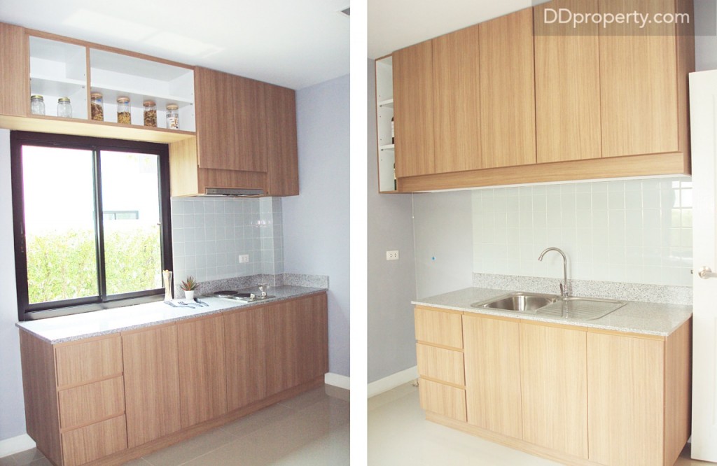 ห้องครัว บิลท์อินชุดครัวรูปตัว I หน้าบานไม้สีอ่อนให้ทั้งสองด้านเพื่อเป็นไอเดียสำหรับลูกค้า