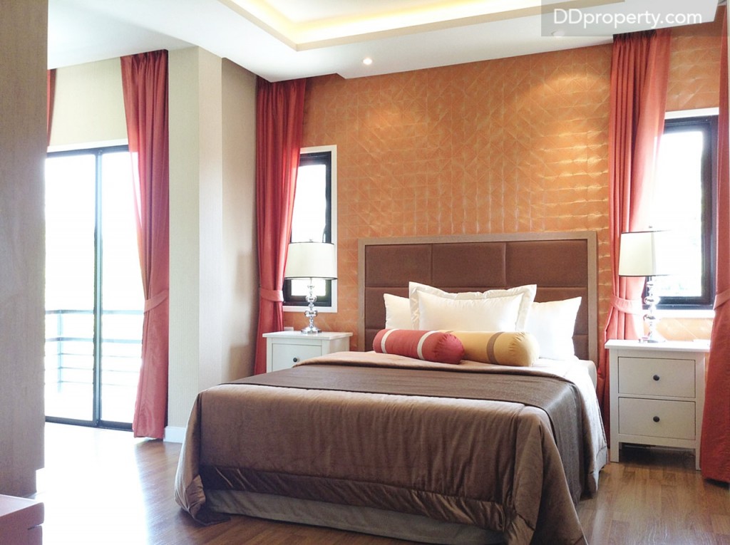 ห้องนอน 2 ขนาดก็ยังใหญ่เช่นกันโดยบริเวณเตียงมีขนาด 3.2 x 4.3 ม. 