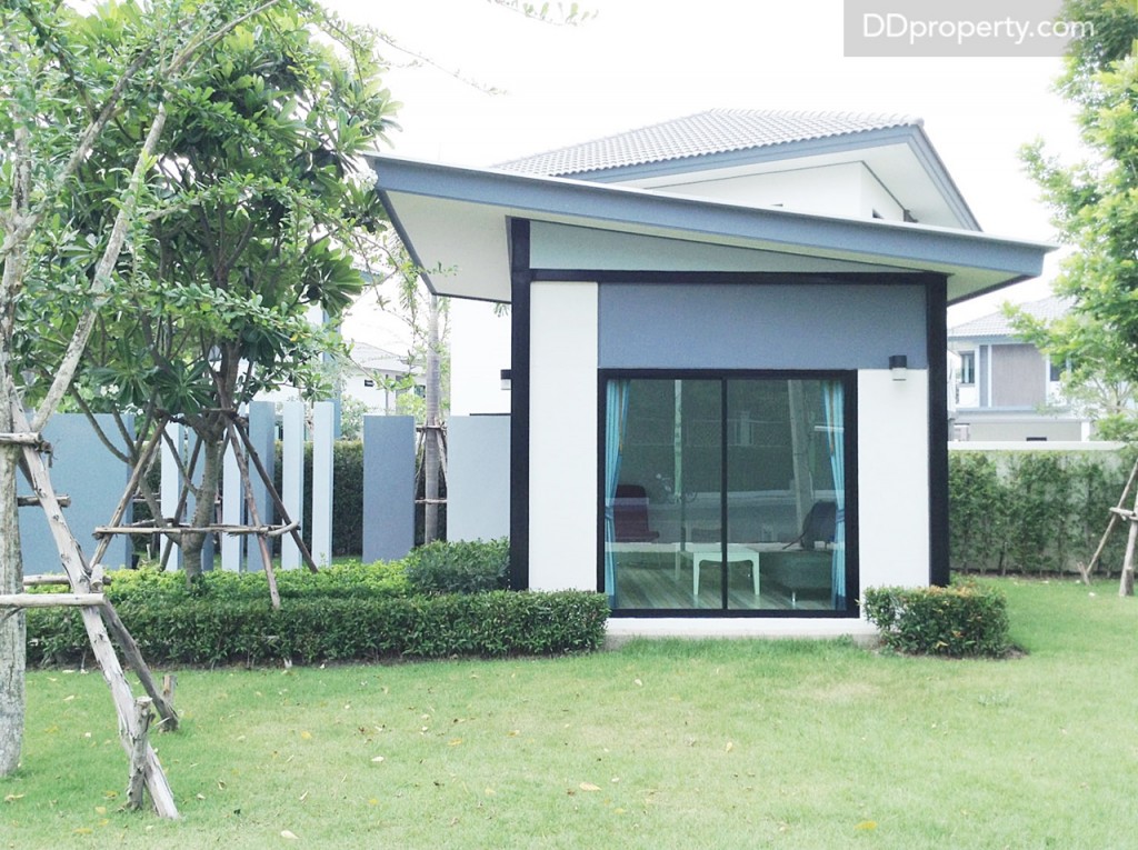 เรือนรับรองแยกส่วนจากตัวบ้าน สร้างไว้เป็นไอเดียสำหรับใครที่ต้องการห้องอเนกประสงค์เพิ่มเติมก็สามารถทำได้ 