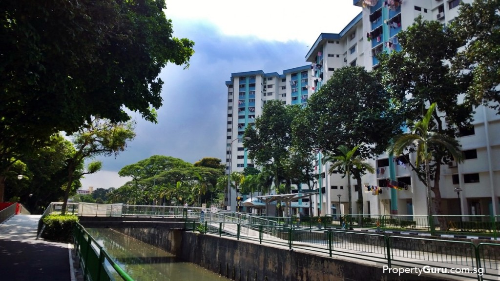Bus stops at Neem Tree