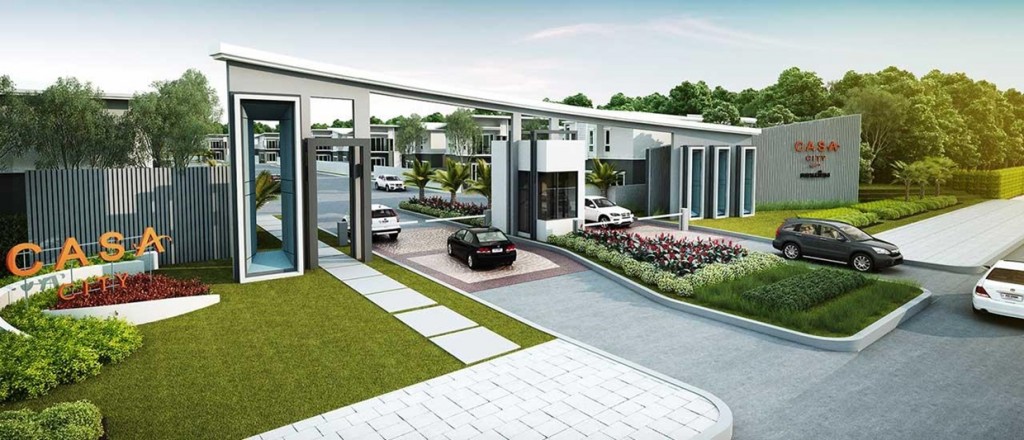 ด้านหน้าโครงการเป็นถนน 2 เลน ควบคุมด้วยระบบ Easy Pass เป็นระบบคีย์การ์ดที่ใช้ควบคุมระยะไกลไม่ต้องแตะคล้ายๆ ทางด่วน