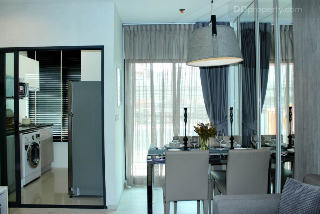 ส่วนโต๊ะกินข้าว อยู่ใกล้กับครัว ซึ่งคิดว่าทางโครงการคงอยากให้สะดวกในการใช้งาน