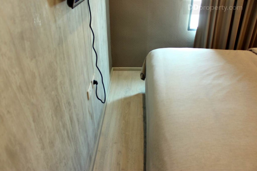 พื้นที่บริเวณปลายเตียงที่ยังคงมีขนาดพอเดินได้ โดยรวมถือว่าโครงการใช้พื้นที่ค่อนข้างคุ้มค่าทีเดียว